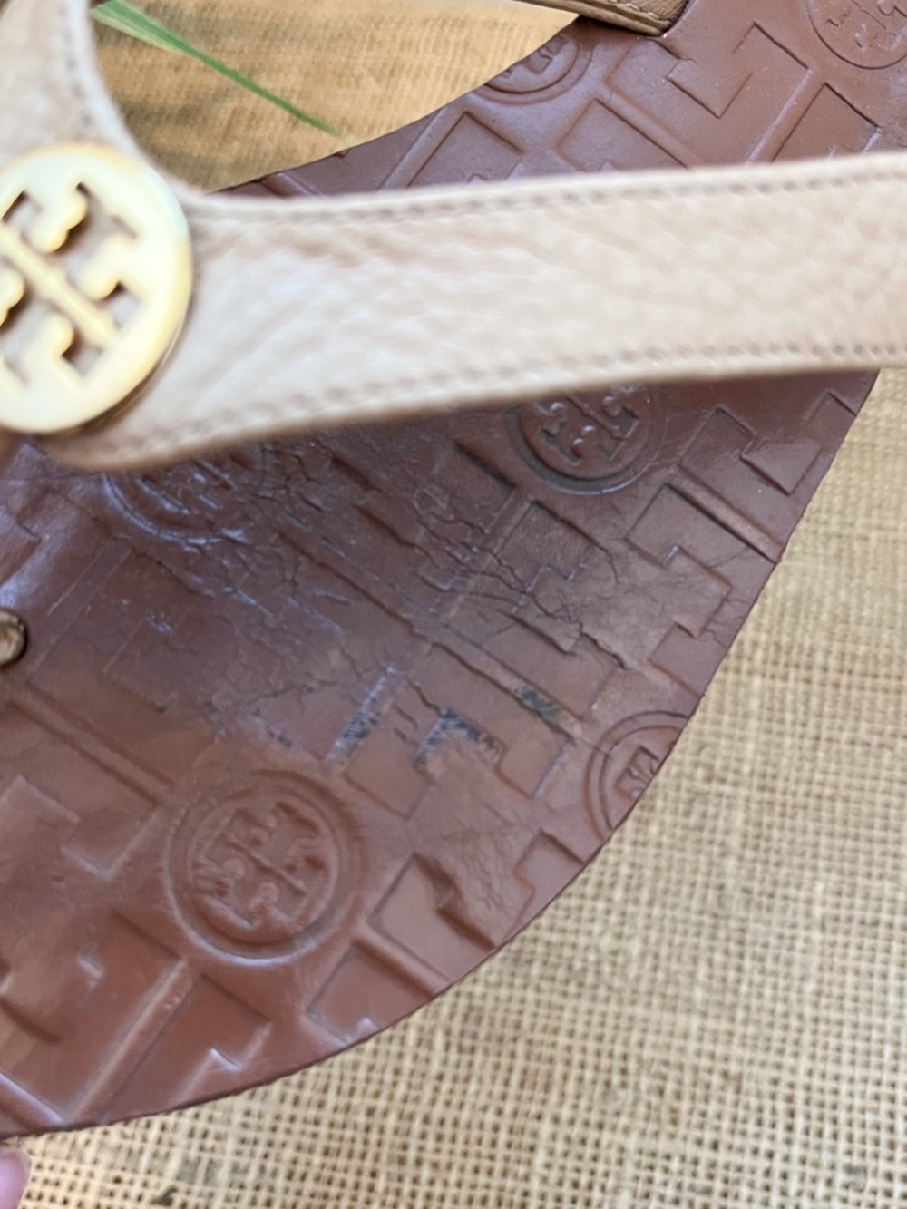 Tory Burch Thora Flat Thong Leather Sandals Tan Size 8 - Picture 9 of 11